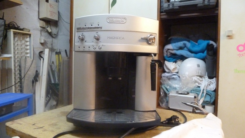 machine a café délonghi esam 3200s magnifica coule en permanence