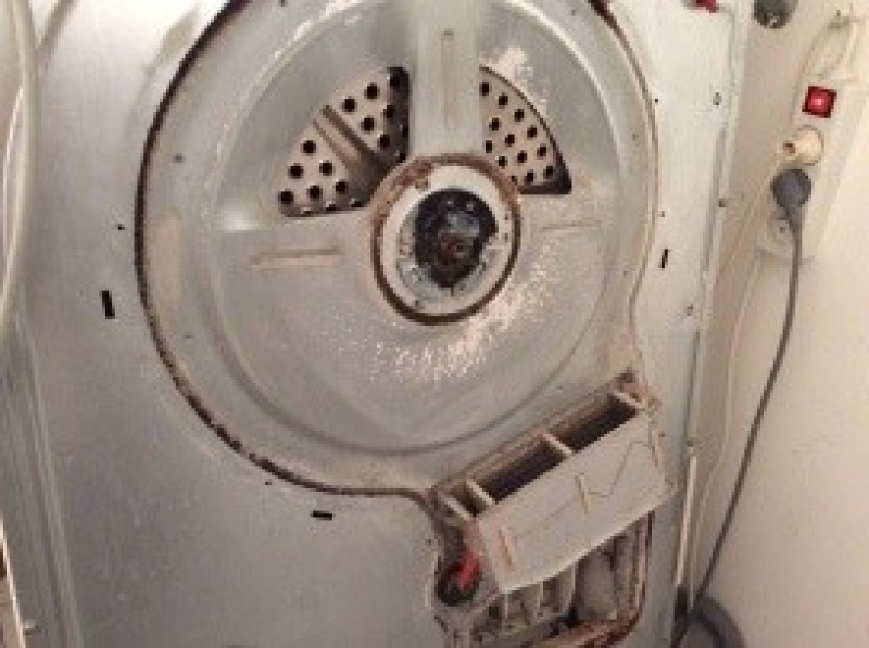 Blanc] Problème de branchement sur pompe de relevage sèche linge Whirlpool  AWZ8678