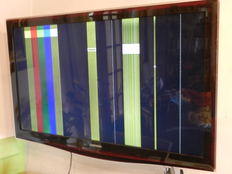 Télé LCD Samsung LE46B651 - lignes verticales
