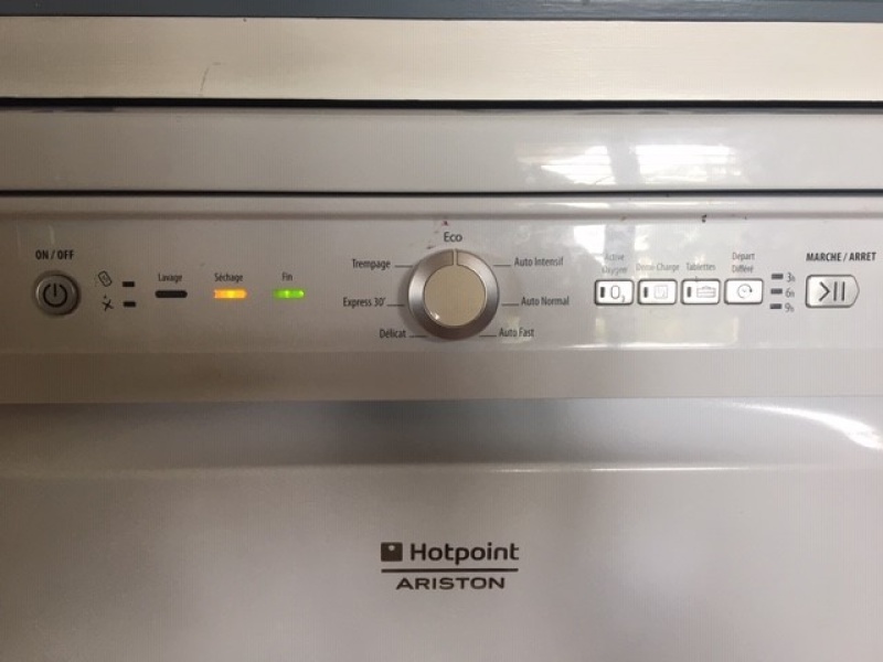 Pourquoi mon lave-linge séchant Indesit affiche un code panne F15 ?