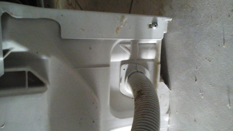 Remplacer le tuyau de vidange dans un lave-vaisselle 