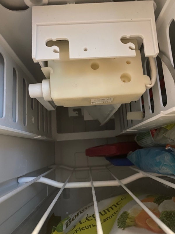 ENLEVER BAC RÉCUPÉRATEUR EAU FRIGO BEKO RSSE175 - Réfrigérateur