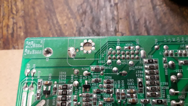 pièces détachées d'une télévision EDENWOOD ED4304UHD écran cassé 6